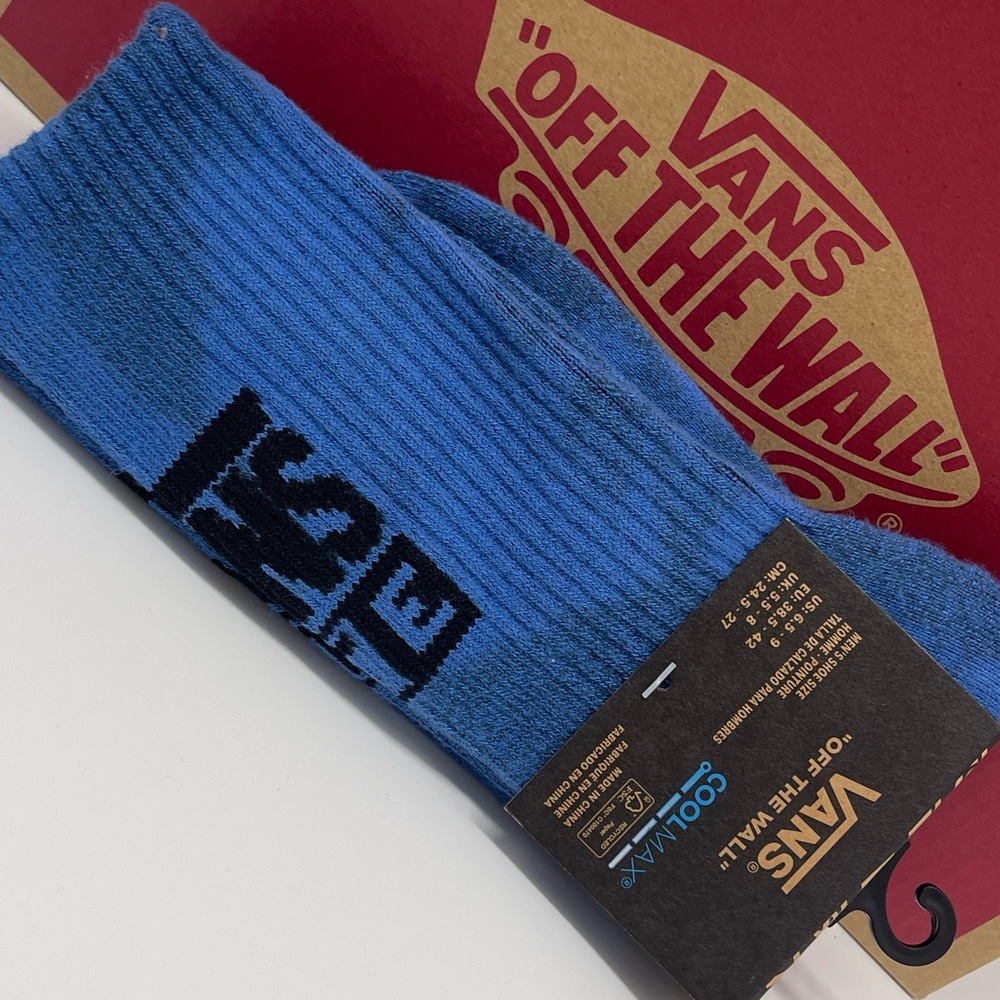 VANS Crew socks 
VANS PERFORMANCE SOCKS
COOLMAX® FIBER WITH WICKING TECHNOLOGY - Picture 16 of 16